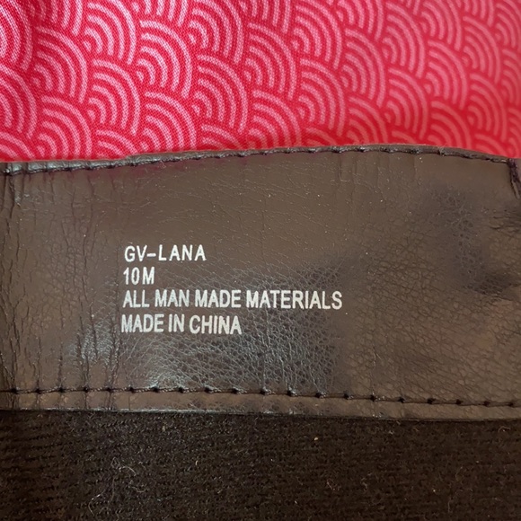 These comfortable platformed black mid thigh high boots are a must have for fall - Picture 5 of 5